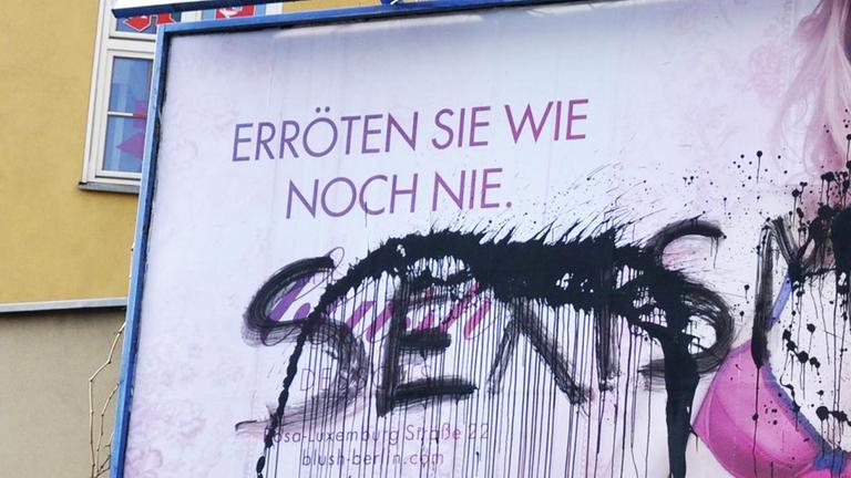 "Sexismus"-Vorwurf auf einer Dessous-Werbung in Berlin. "Sexismus"-Vorwurf auf einer Dessous-Werbung in Berlin.