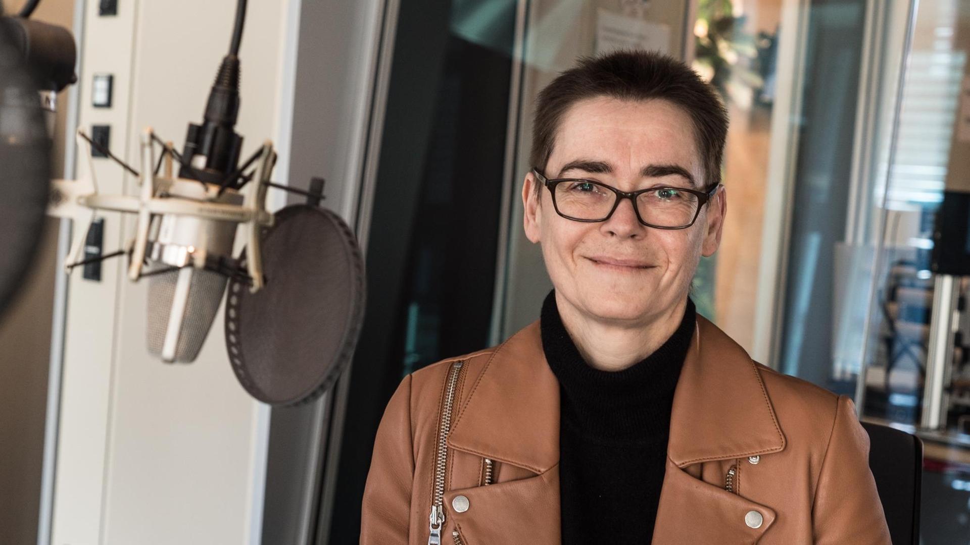 Margaret Heckel im Deutschlandfunk Kultur Studio. Margaret Heckel im Deutschlandfunk Kultur Studio.