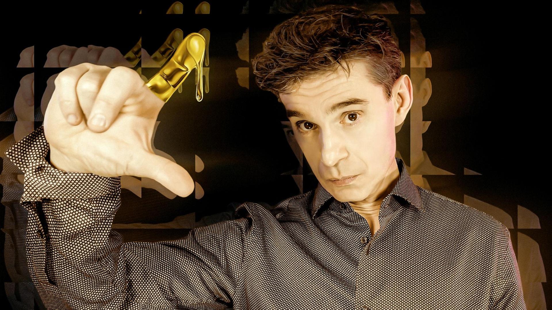 Markus Popp mit goldenem Finger. Markus Popp mit goldenem Finger.