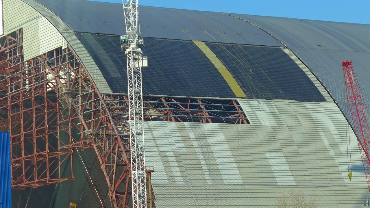 Die Verkleidungen des New Safe Confinements bestehen aus mehreren Schichten Die Verkleidungen des New Safe Confinements bestehen aus mehreren Schichten