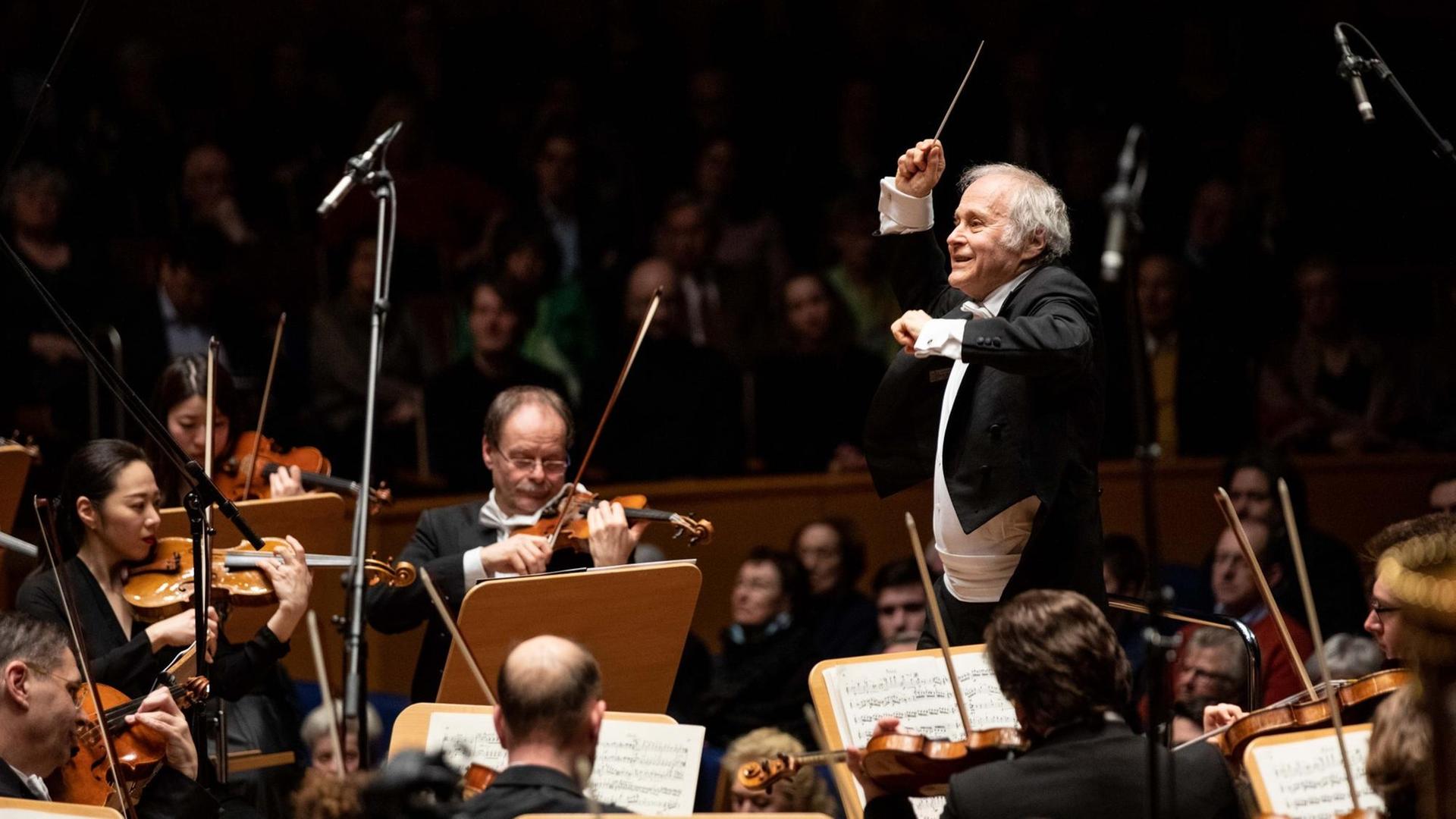 Adam Fischer dirigiert Mahler Endzeitstimmung deutschlandfunk.de