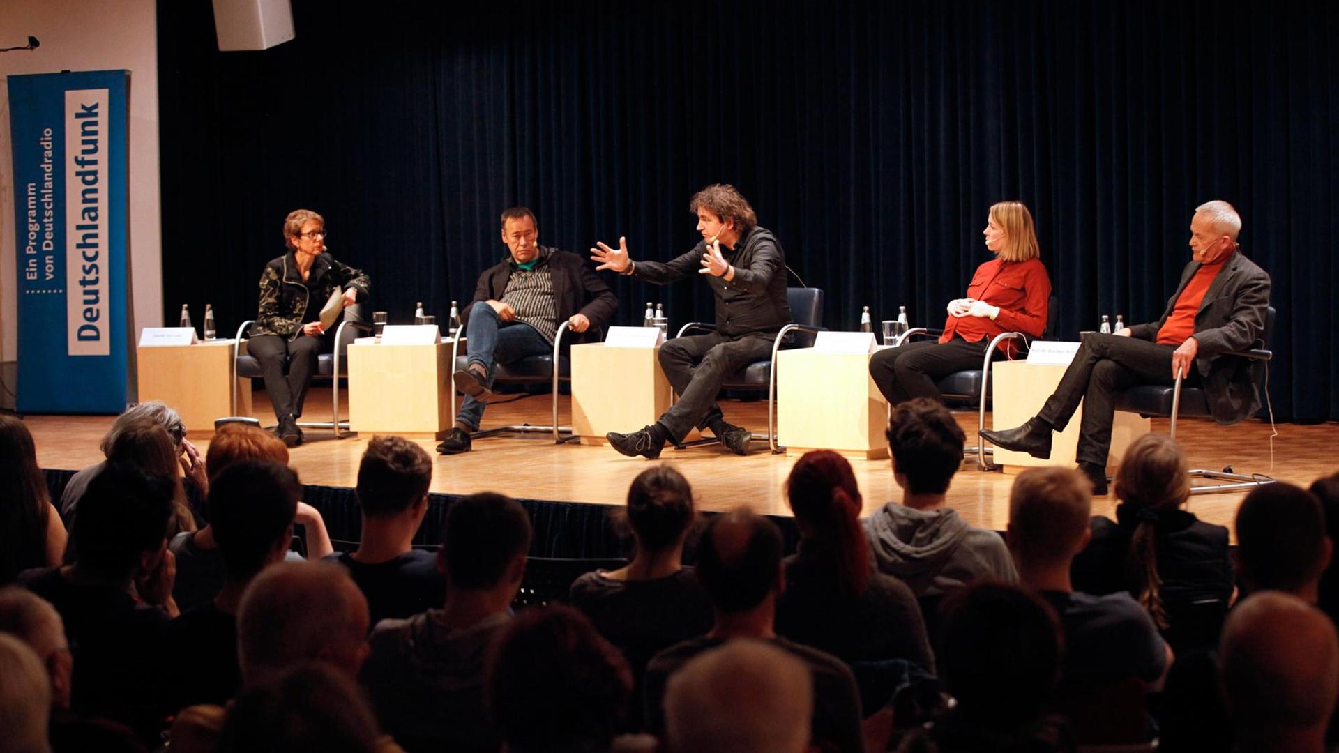 Zeitgeschichtliches Forum Leipzig, 13. Dezember 2016, "Erinnern, verklären, aufarbeiten - Was uns die DDR-Geschichte heute sagt", Podiumsdiskussion, Claudia van Laak, Thomas Krüger, Dr. Ilko-Sascha Kowalczuk, Sabine Rennefanz, Everhart Holtmann. Zeitgeschichtliches Forum Leipzig, 13. Dezember 2016, "Erinnern, verklären, aufarbeiten - Was uns die DDR-Geschichte heute sagt", Podiumsdiskussion, Claudia van Laak, Thomas Krüger, Dr. Ilko-Sascha Kowalczuk, Sabine Rennefanz, Everhart Holtmann.