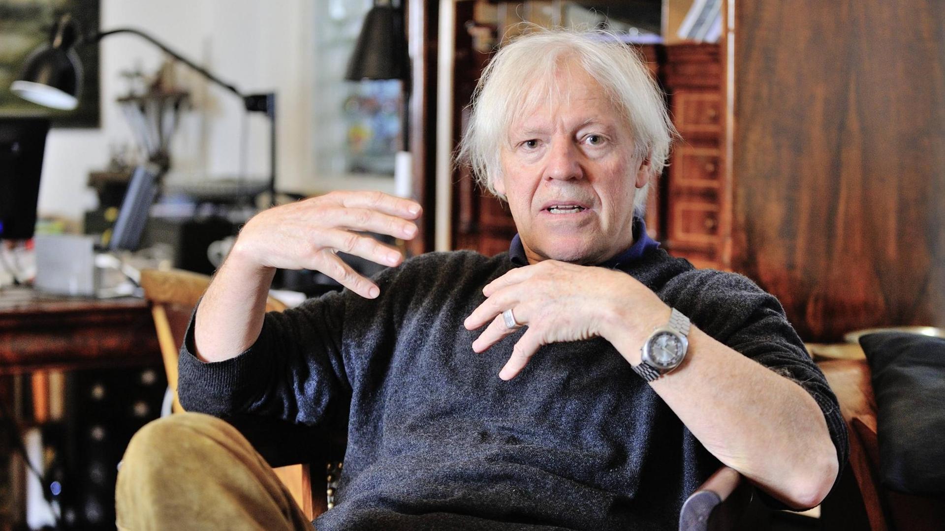Der Analytiker Wolfgang Schmidbauer in seiner Münchner Praxis. Der Analytiker Wolfgang Schmidbauer in seiner Münchner Praxis.