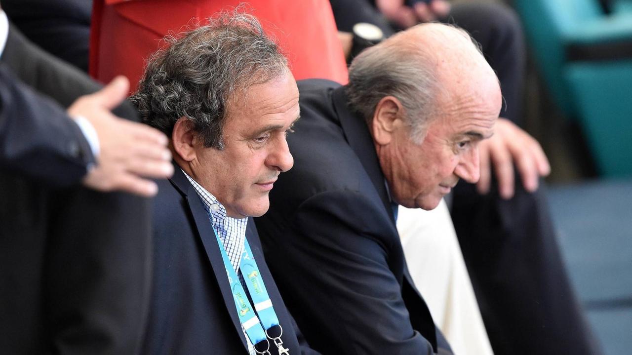 Michel Platini und Sepp Blatter während der WM 2014 beim Spiel Deutschland gegen Portugal.