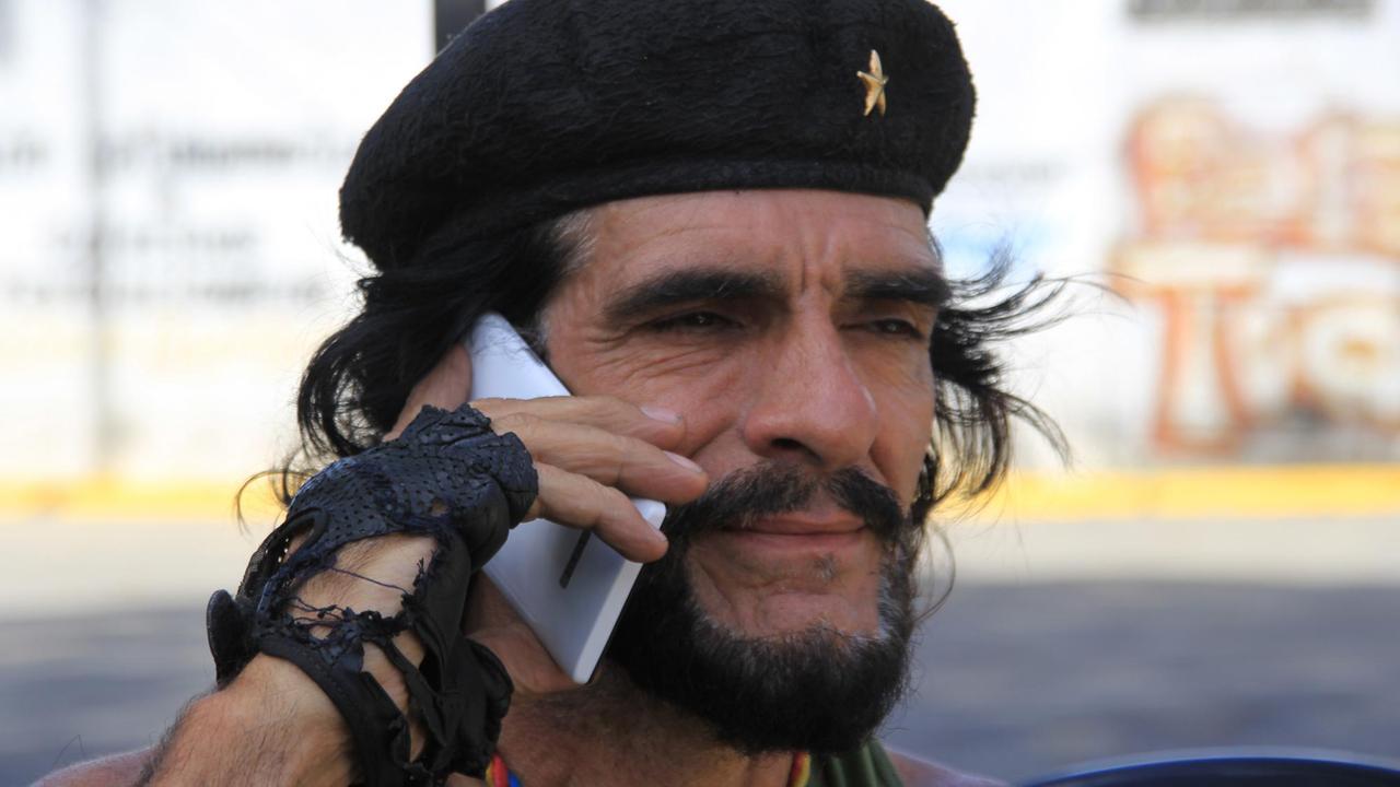 Humberto López ist Anführer des Colectivo "5 de Marzo" in Caracas. Humberto López ist Anführer des Colectivo "5 de Marzo" in Caracas.