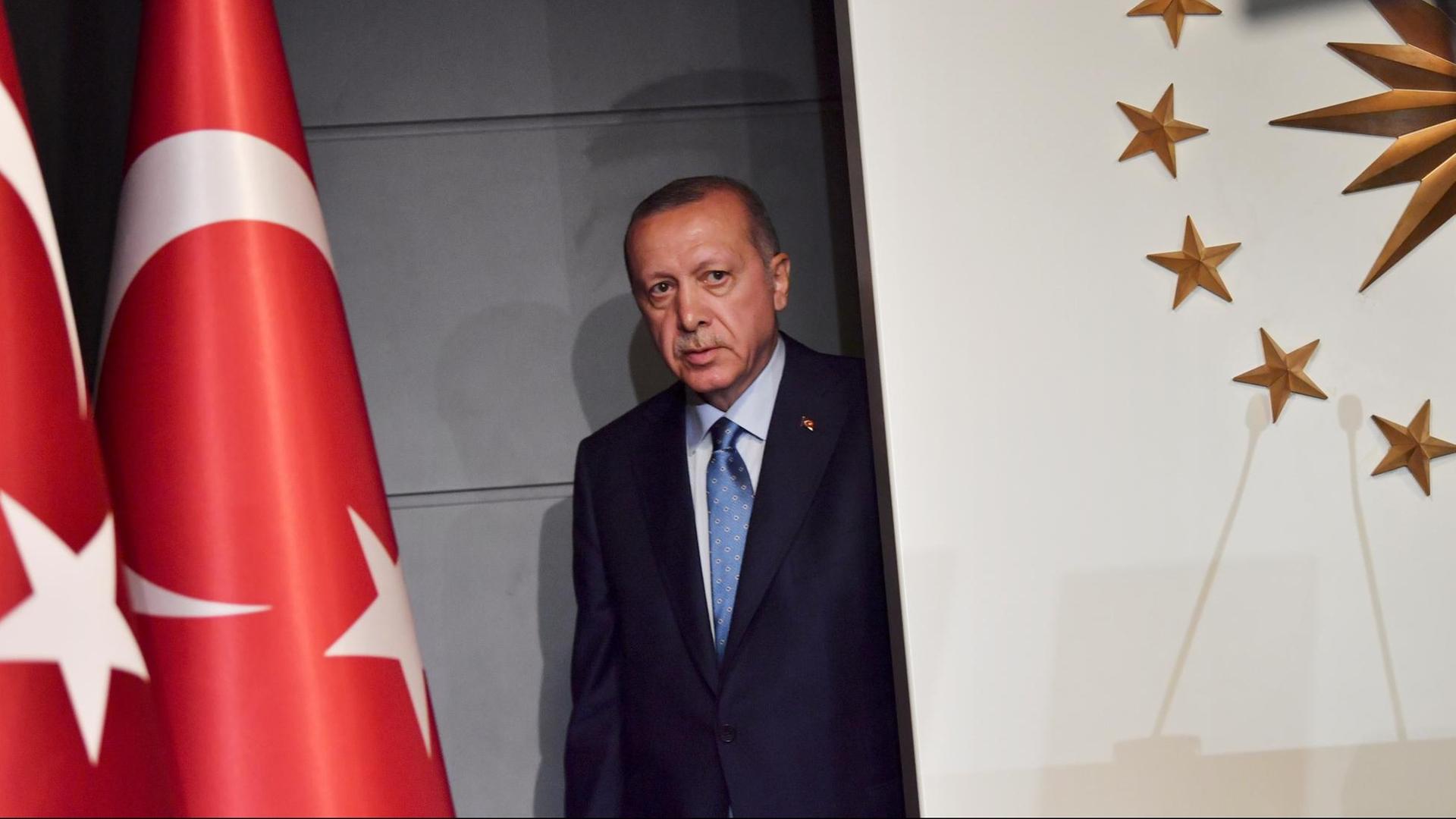 Der türkische Präsident Recep Tayyip Erdogan bei seiner Rede in Istanbul nach seinem Wahlsieg Der türkische Präsident Recep Tayyip Erdogan bei seiner Rede in Istanbul nach seinem Wahlsieg