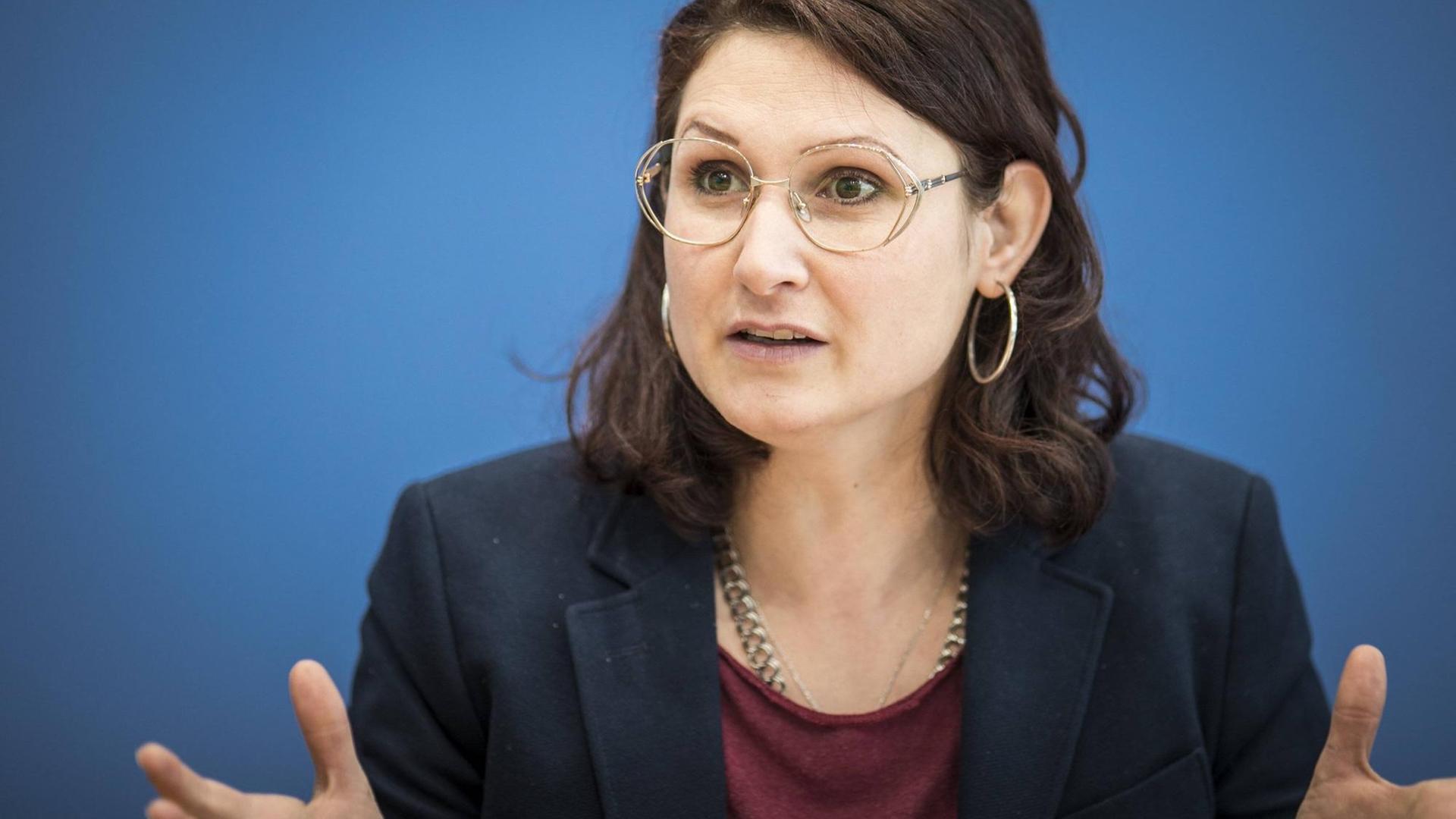Ferda Ataman, Sprecherin des Netzwerks "Neue Deutsche Organisationen" für Vielfalt und gegen Rassismus Ferda Ataman, Sprecherin des Netzwerks "Neue Deutsche Organisationen" für Vielfalt und gegen Rassismus