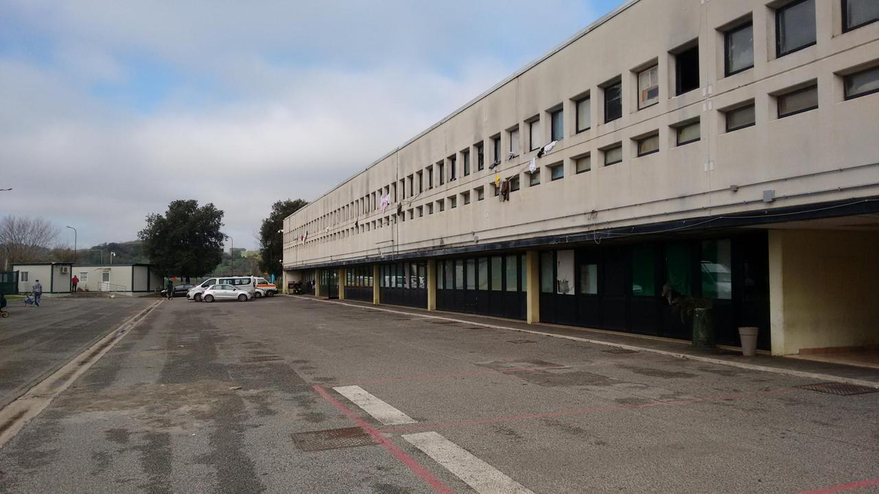 Ein Erstaufnahmelager nördlich von Rom, in Castelnuovo di Porto. Es wird betrieben von der italienischen Sozialgenossenschaft Auxilium. Ein Erstaufnahmelager nördlich von Rom, in Castelnuovo di Porto. Es wird betrieben von der italienischen Sozialgenossenschaft Auxilium.