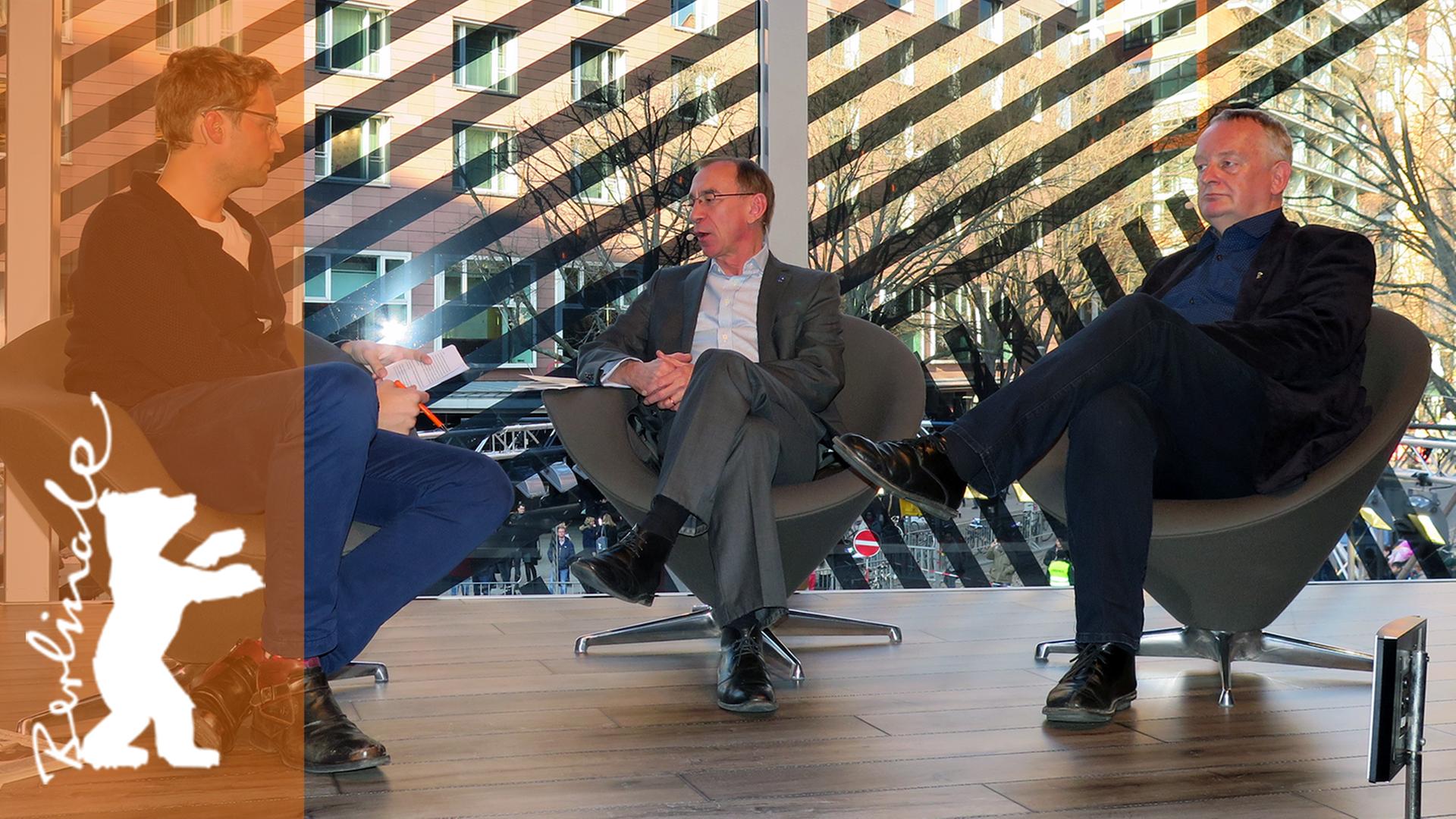 Die Retrospektive-Kuratoren Rainer Rother (M.) und Ralf Schenk (r.) im Gespräch mit Moderator Patrick Wellinski (l.). Die Retrospektive-Kuratoren Rainer Rother (M.) und Ralf Schenk (r.) im Gespräch mit Moderator Patrick Wellinski (l.).