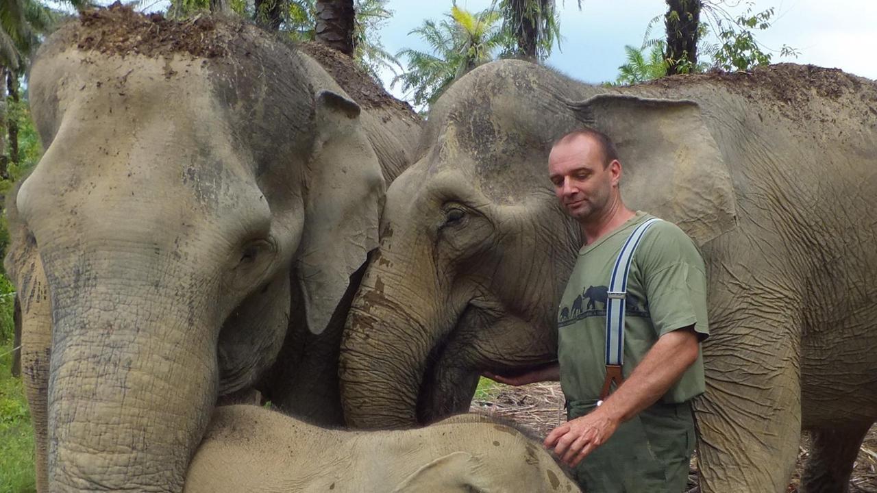 Christopher Stremme, Tierarzt und "Elefantendoktor" auf Sumatra Christopher Stremme, Tierarzt und "Elefantendoktor" auf Sumatra