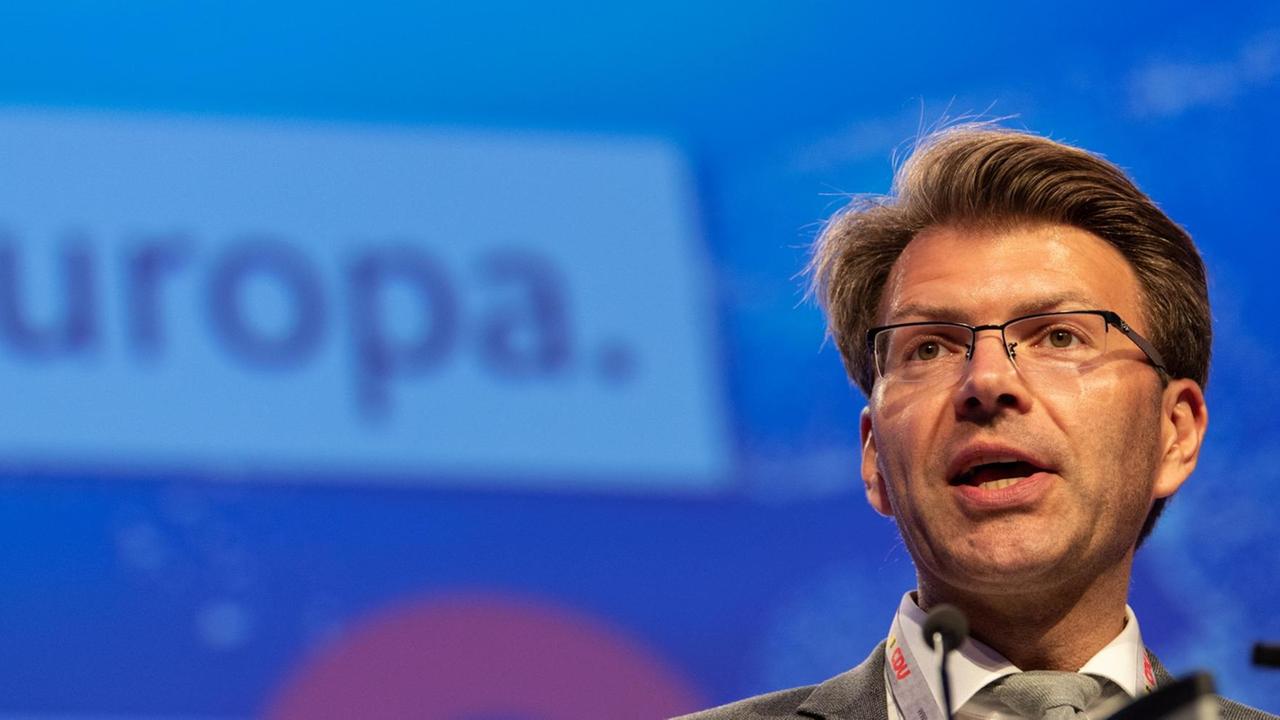 Der CDU-Politiker Daniel Caspary auf einem Landesparteitag der CDU in Baden-Württemberg. Der CDU-Politiker Daniel Caspary auf einem Landesparteitag der CDU in Baden-Württemberg.