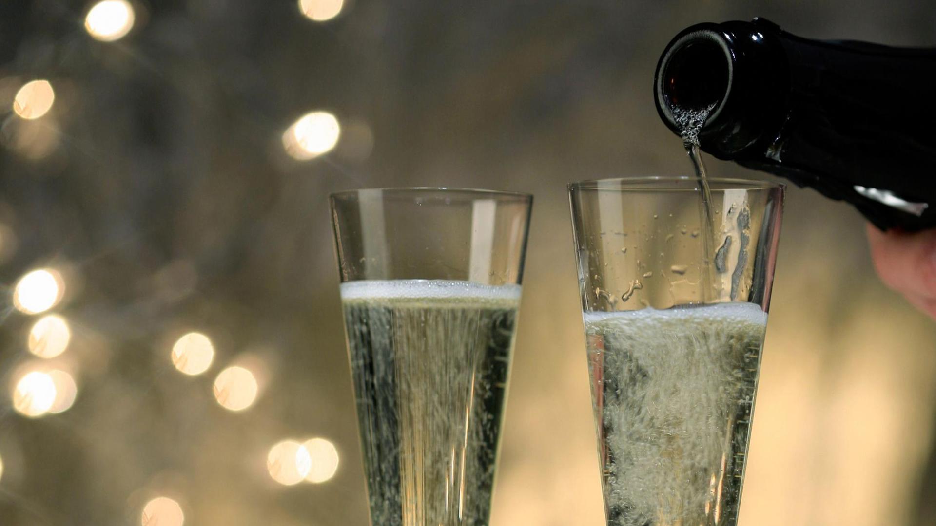 Zwei Gläser mit Champagner Zwei Gläser mit Champagner