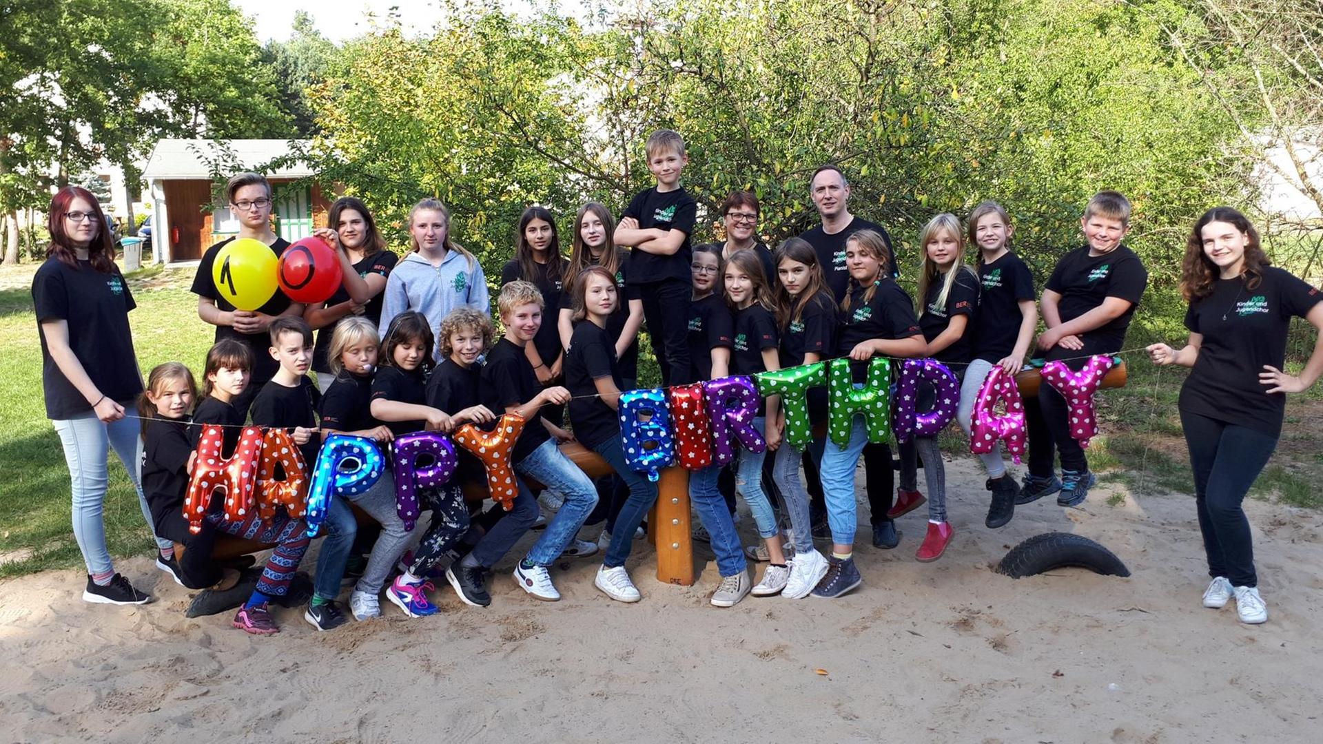 Gruppenbild der Kinder und Jugendlichen Gruppenbild der Kinder und Jugendlichen