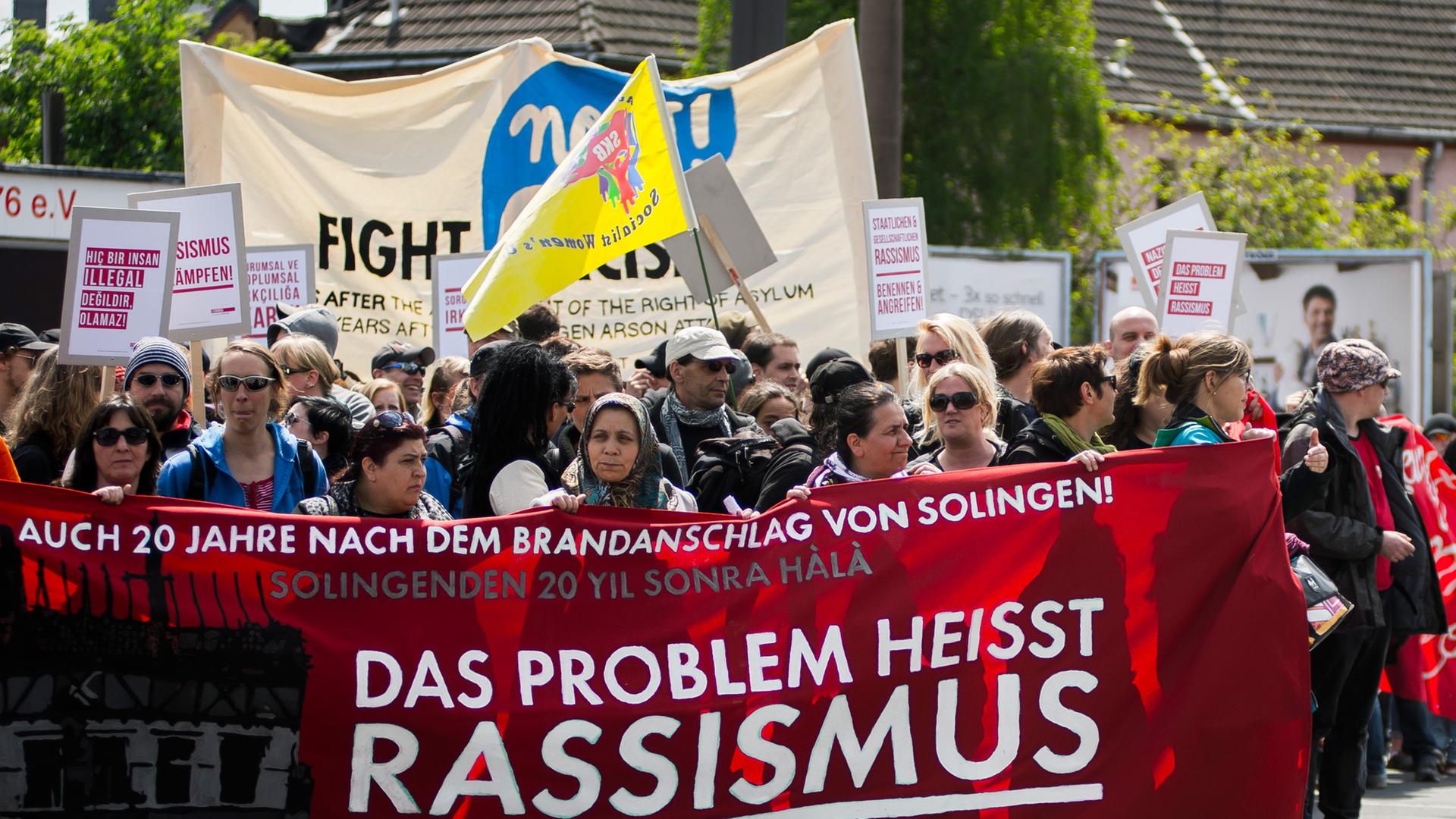 Eine Demo gegen Rassismus in Solingen am 25.05.2013