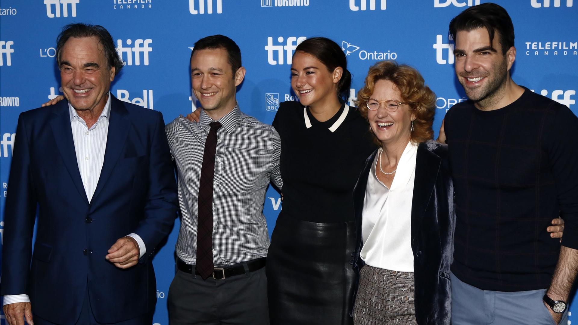 Director Oliver Stone (l-r), actors Joseph Gordon-Levitt, Shailene Woodley, Melissa Leo and Zachary Quinto pose at the photocall of Snowden during the 41st Toronto International Film Festival, TIFF, at Bell Lightbox in Toronto, Canada, on 10 September 2016. Photo: Hubert Boesl Director Oliver Stone (l-r), actors Joseph Gordon-Levitt, Shailene Woodley, Melissa Leo and Zachary Quinto pose at the photocall of Snowden during the 41st Toronto International Film Festival, TIFF, at Bell Lightbox in Toronto, Canada, on 10 September 2016. Photo: Hubert Boesl