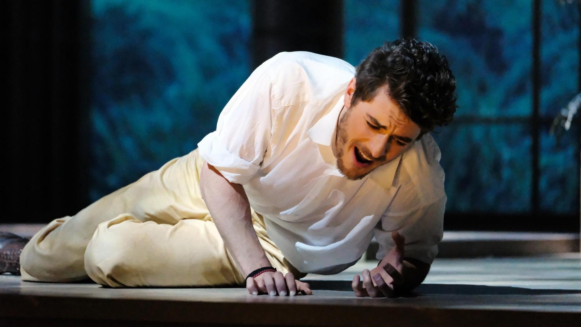 Jakub Józef Orliński als Tolomeo in einer Bühnenszene der Oper Tolomeo von Georg Friedrich Händel. Jakub Józef Orliński als Tolomeo in einer Bühnenszene der Oper Tolomeo von Georg Friedrich Händel.
