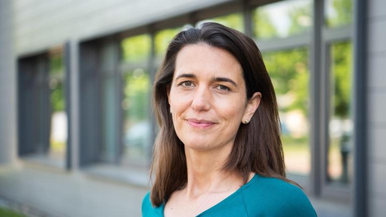 Virologin Melanie Brinkmann steht am Helmholtz-Zentrum für Infektionsforschung HZI