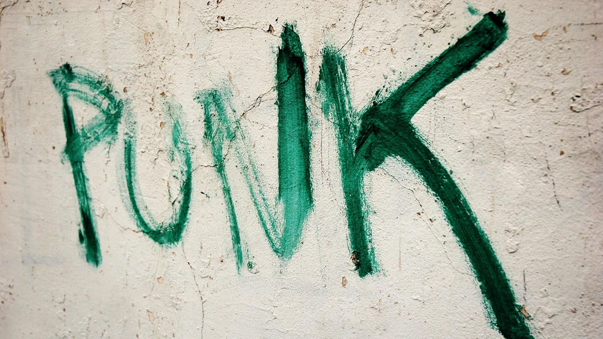 Punk - Jugendkultur, die Mitte der 1970er Jahre in New York und London entstand. Punk - Jugendkultur, die Mitte der 1970er Jahre in New York und London entstand.