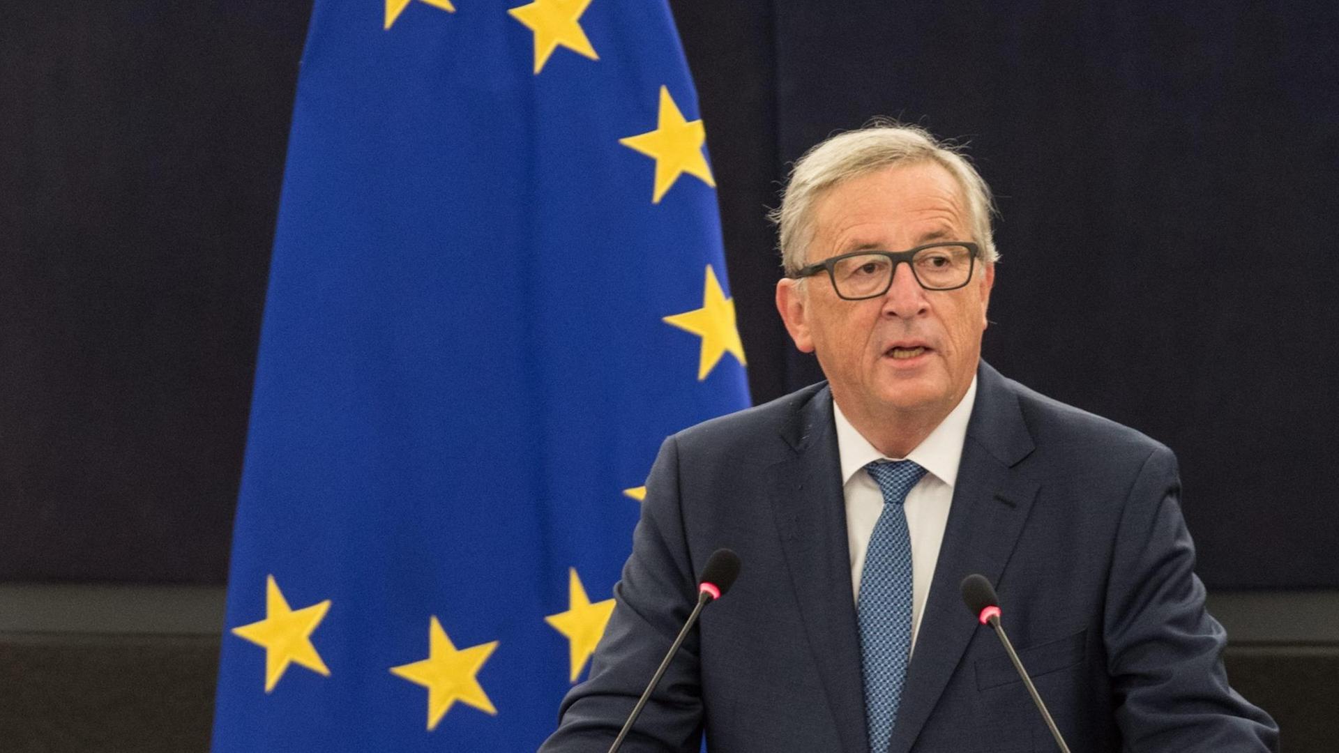 EU-Kommissionspräsident Jean-Claude Juncker bei einer Rede im Europäischen Parlament in Straßburg. EU-Kommissionspräsident Jean-Claude Juncker bei einer Rede im Europäischen Parlament in Straßburg.