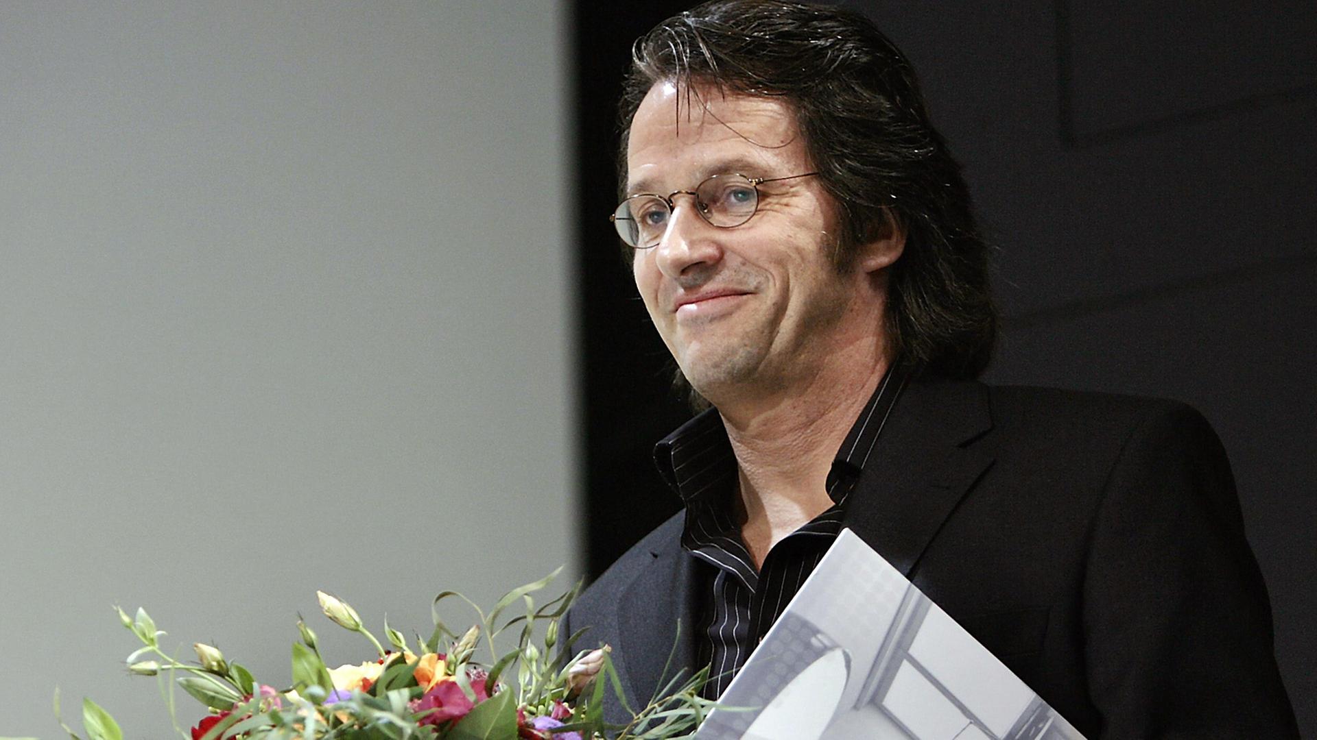 Der Schriftsteller Ralf Rothmann bei der Verleihung des Max Frisch-Preises im Schauspielhaus Zürich; Aufnahme vom Oktober 2006