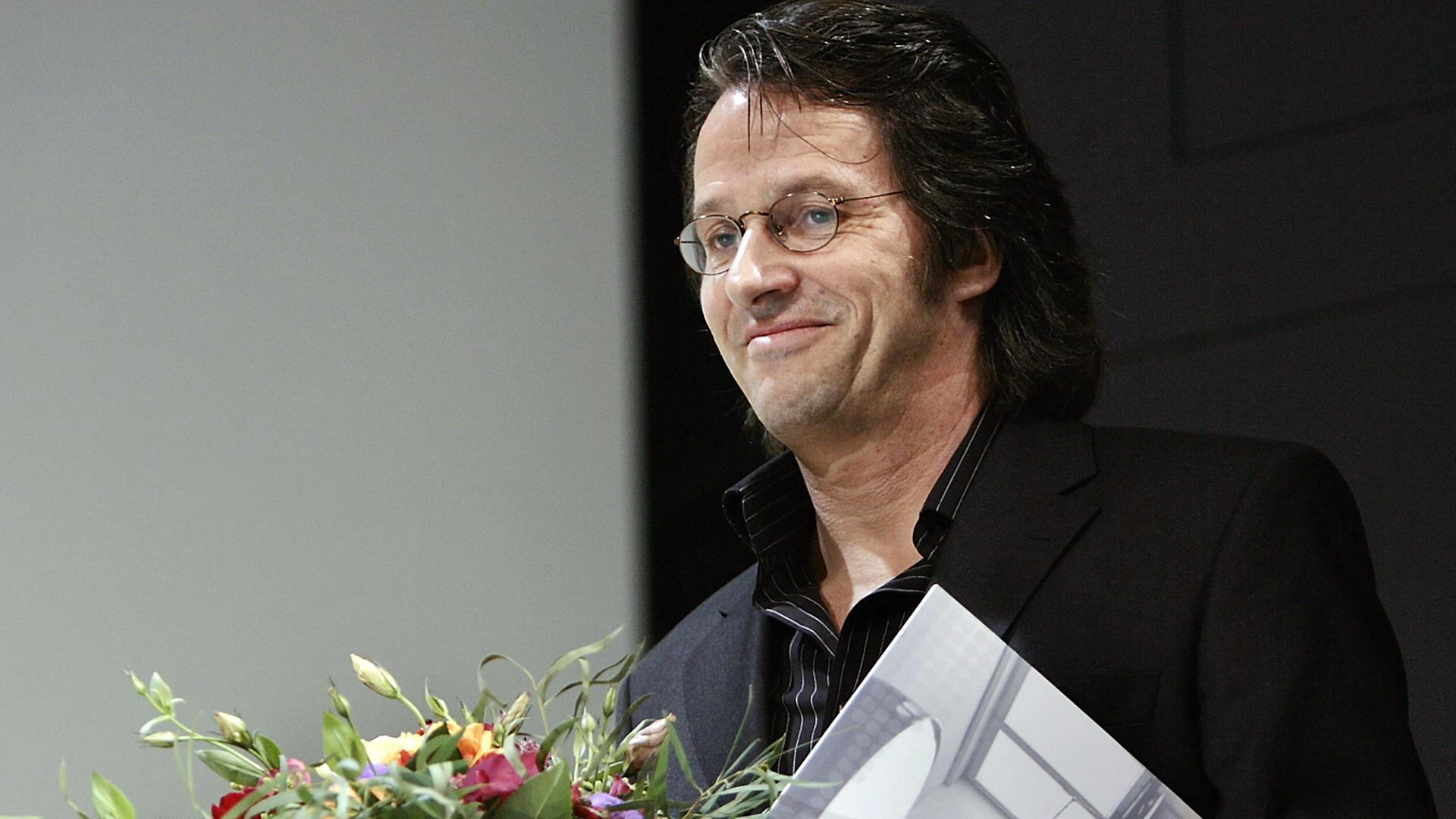 Der Schriftsteller Ralf Rothmann bei der Verleihung des Max Frisch-Preises im Schauspielhaus Zürich; Aufnahme vom Oktober 2006 Der Schriftsteller Ralf Rothmann bei der Verleihung des Max Frisch-Preises im Schauspielhaus Zürich; Aufnahme vom Oktober 2006