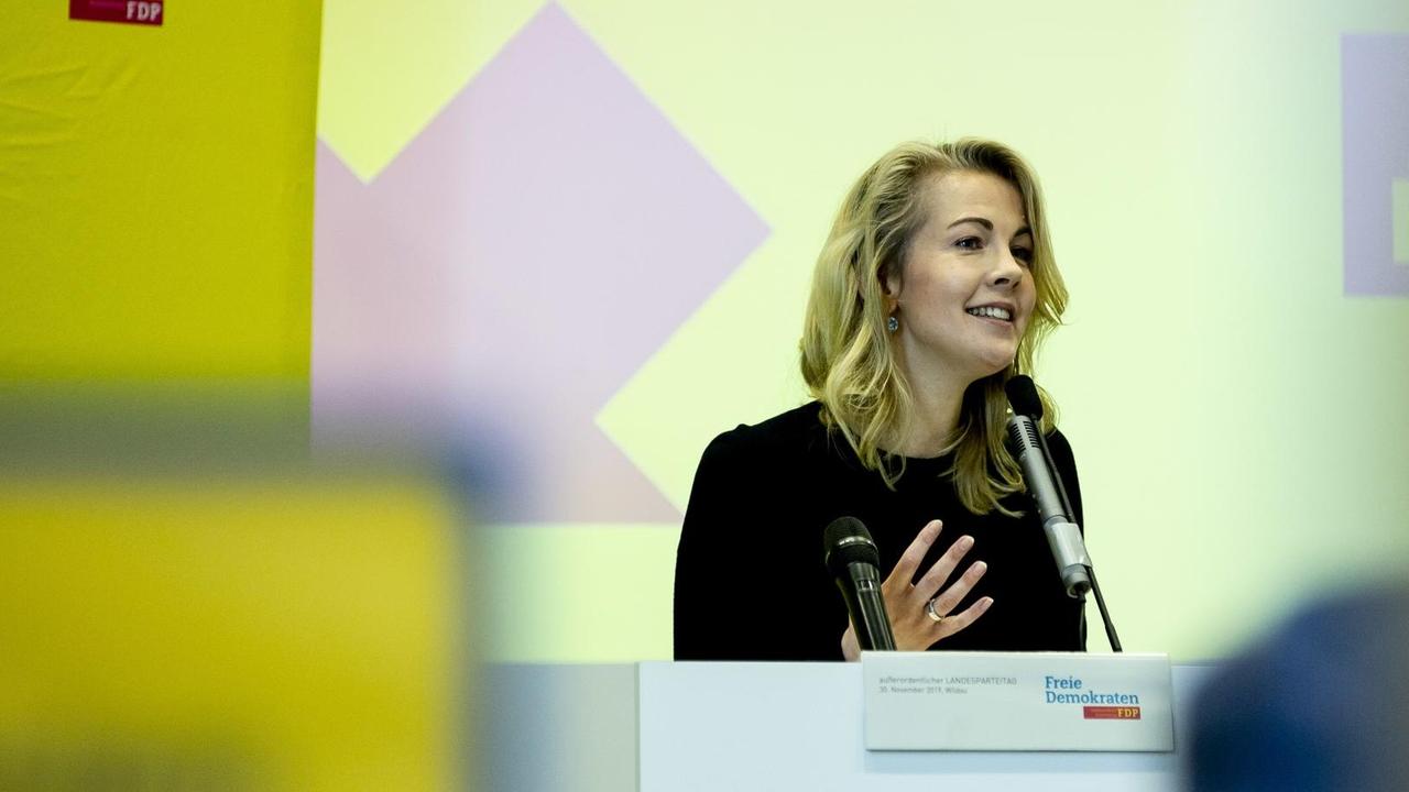 Linda Teuteberg, FDP-Generalsekretärin, spricht beim außerordentlichen Landesparteitag in Brandenburg. Linda Teuteberg, FDP-Generalsekretärin, spricht beim außerordentlichen Landesparteitag in Brandenburg.