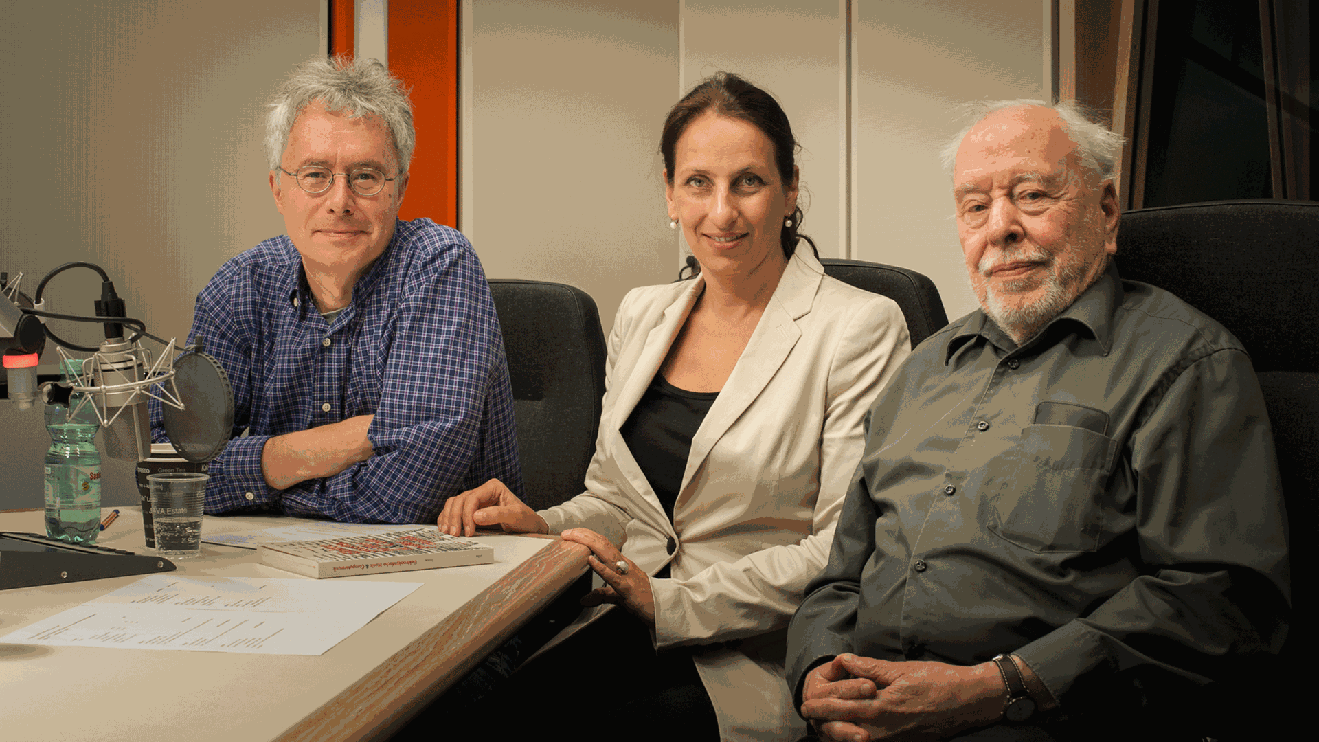 Der Komponist Gottfried Michael Koenig mit Christine Anderson und Werner Grünzweig Der Komponist Gottfried Michael Koenig mit Christine Anderson und Werner Grünzweig