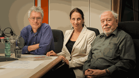 Der Komponist Gottfried Michael Koenig mit Christine Anderson und Werner Grünzweig