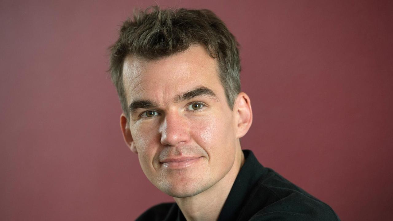 Der Marathon-Läufer Arne Gabius, aufgenommen am 05.04.2016 in Stuttgart (Baden-Württemberg). Der Marathon-Läufer Arne Gabius, aufgenommen am 05.04.2016 in Stuttgart (Baden-Württemberg).