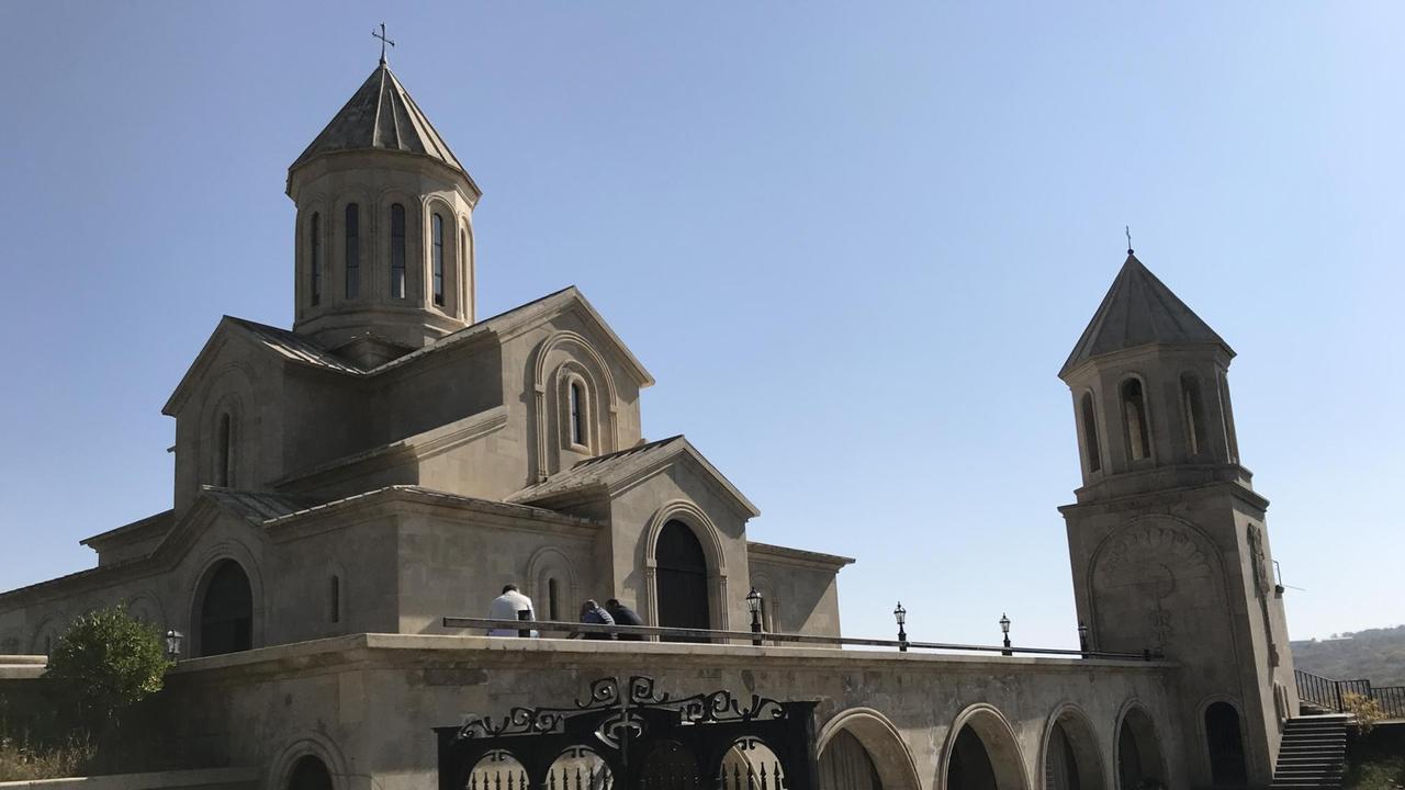 Die Kirche von Priester Andria Jagmaidze in der Nähe von Tiflis Die Kirche von Priester Andria Jagmaidze in der Nähe von Tiflis