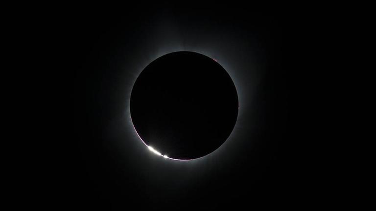 Bailys Perlen bei der totalen Sonnenfinsternis im August 2017
