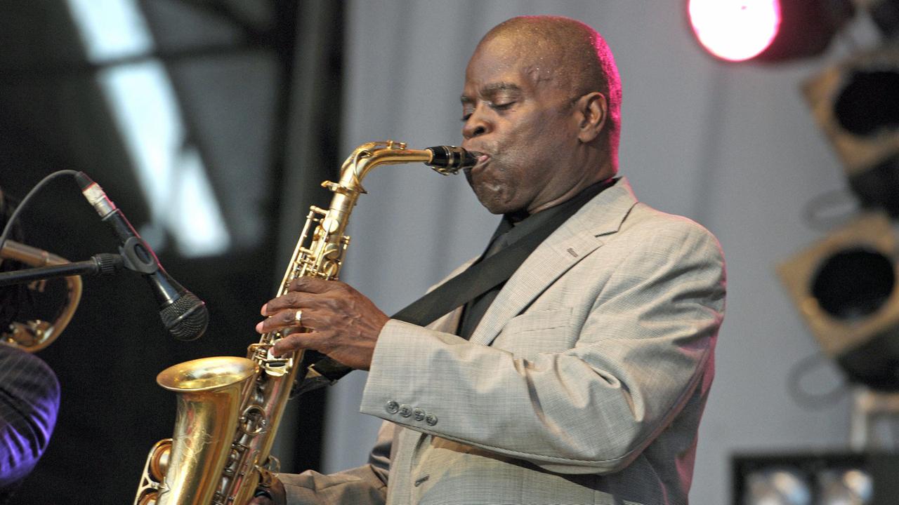 Der amerikanische Musiker Maceo Parker und seine Band spielen am Freitag (15.07.2011) auf der Airport Funk & Soul Night im Rahmen des Schleswig-Holstein Musikfestivals auf dem Flughafen in Hamburg. Der amerikanische Musiker Maceo Parker und seine Band spielen am Freitag (15.07.2011) auf der Airport Funk & Soul Night im Rahmen des Schleswig-Holstein Musikfestivals auf dem Flughafen in Hamburg.