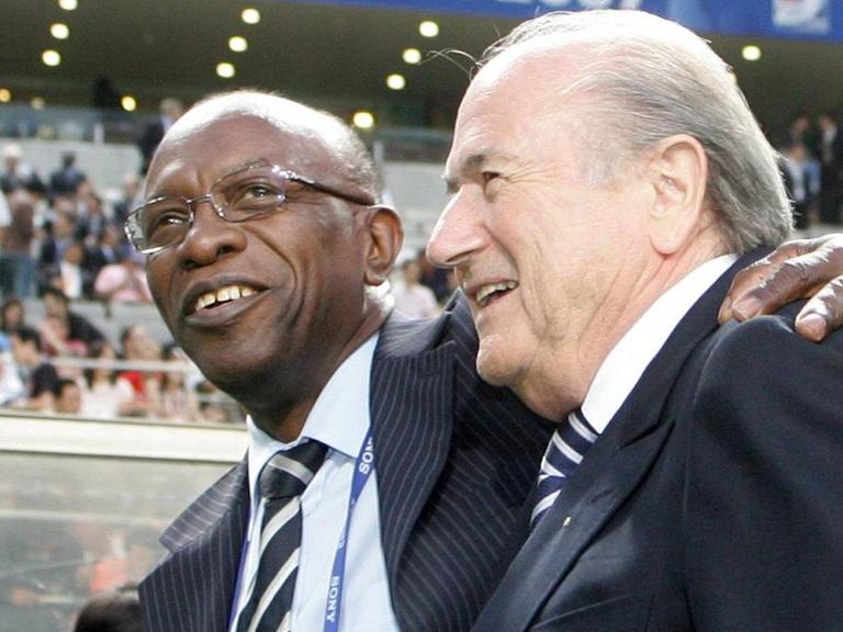 Die ehemaligen FIFA-Funktionäre Sepp Blatter (re.) und Jack Warner 