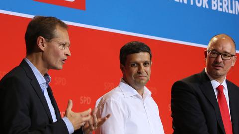 Die drei Kandidaten für Wowereits Nachfolge: Berlins Stadtentwicklungssenator Michael Müller (l-r), der Vorsitzende der Berliner SPD-Fraktion, Raed Saleh, und der Landesvorsitzende der Berliner SPD, Jan Stöß.