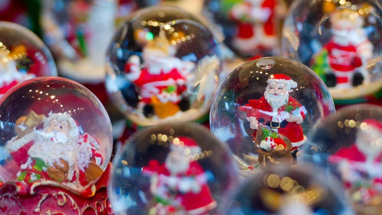 Weihnachtliche Schneekugeln Weihnachtliche Schneekugeln