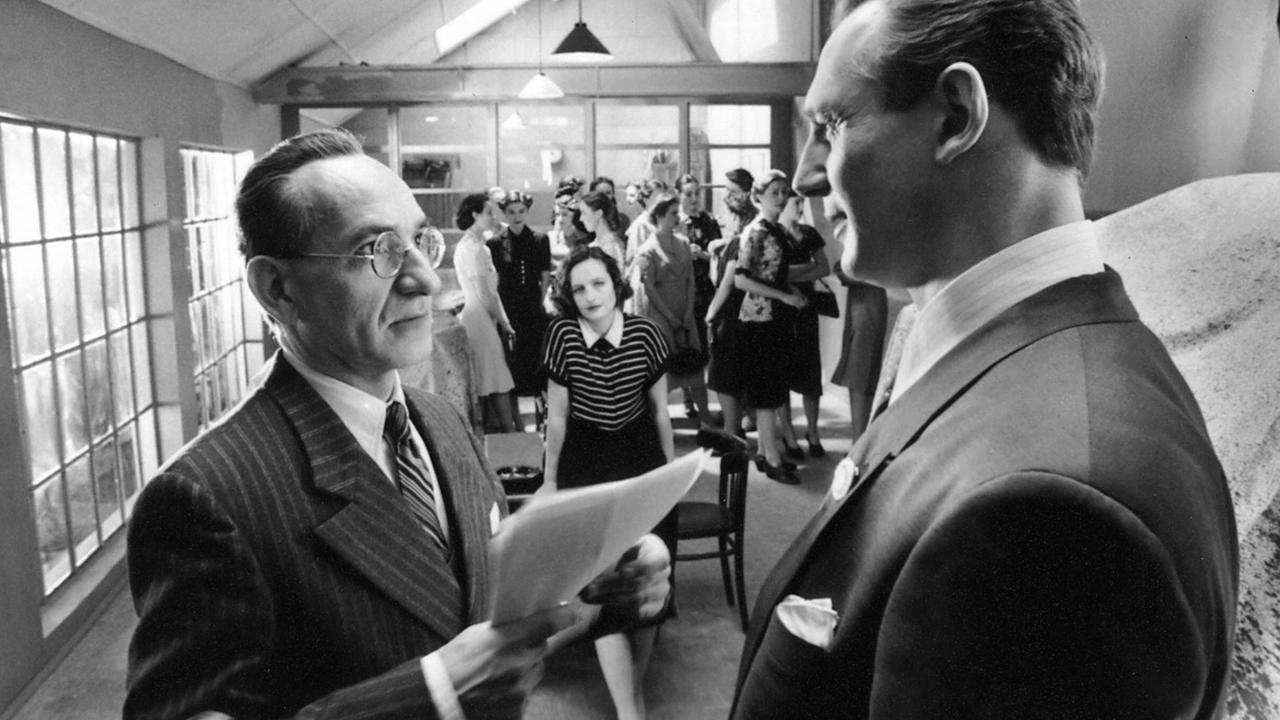 Das Foto aus "Schindlers Liste" zeigt Ben Kingsley und Liam Neeson. Das Foto aus "Schindlers Liste" zeigt Ben Kingsley und Liam Neeson.