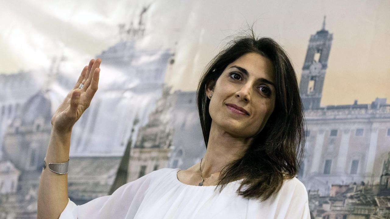 Virginia Raggi während einer Pressekonferenz in Rom. Virginia Raggi während einer Pressekonferenz in Rom.