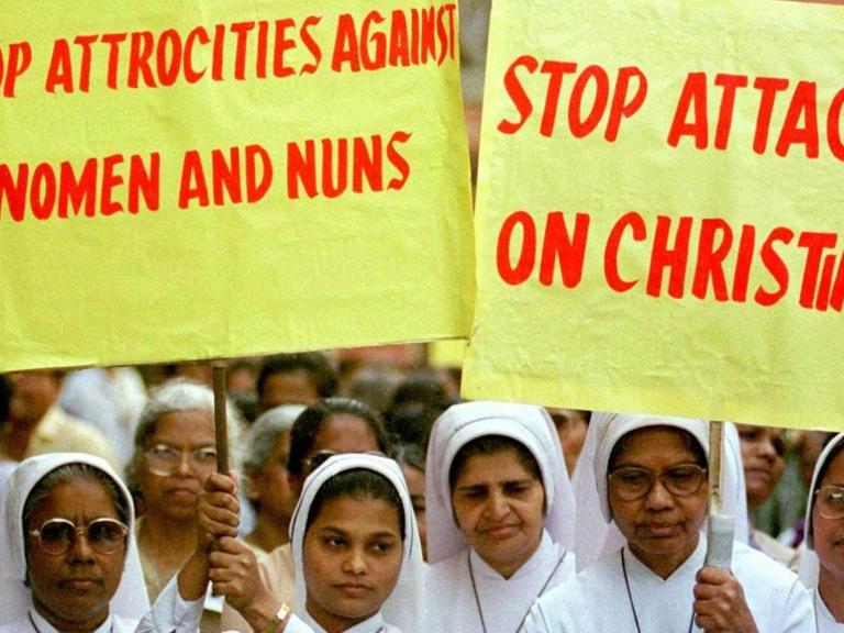 Sisters of the Missionaries of Charity hold placards during a protest by Calcutta's Christian community, Thursday, 11 February 1999 against attacks on Christians and nuns by Hindu fundamentalists. Almost 100,000 people participated in the rally. dpa |