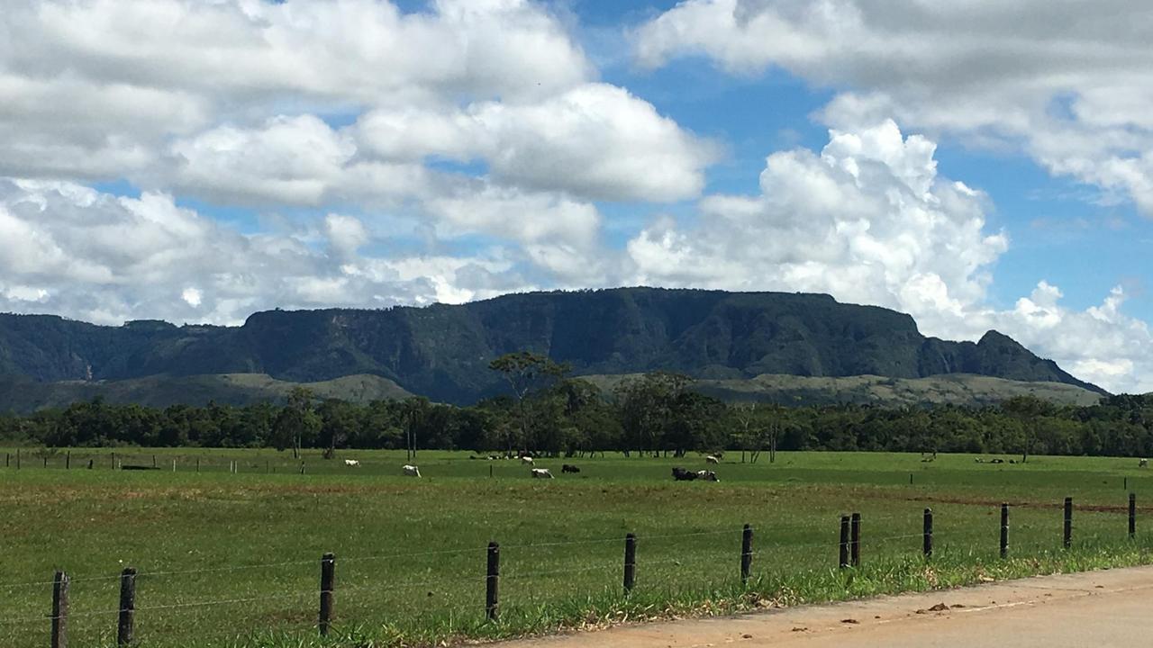 Auf dem Weg nach Mesetas: Der "Berg des schlafenden Indios". Dieser Teil des Departements Meta war lange Konfliktgebiet - hier hatte die FARC das Sagen.