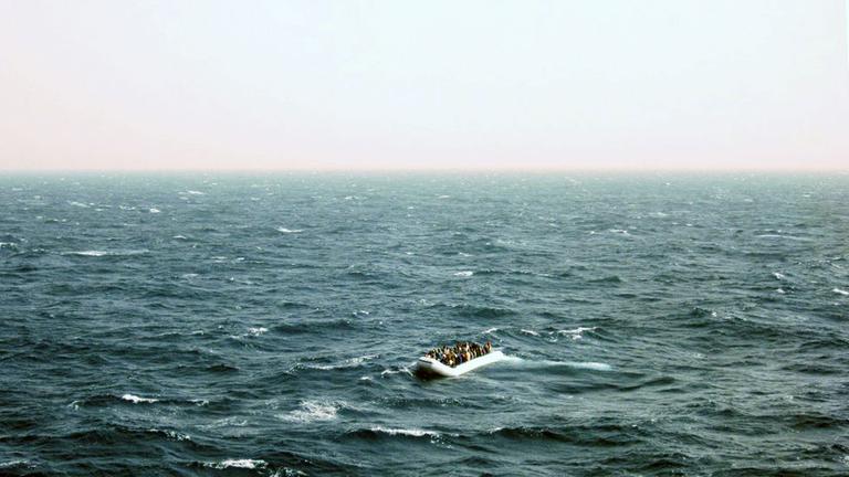 Flüchtlinge auf dem Mittelmeer Flüchtlinge auf dem Mittelmeer