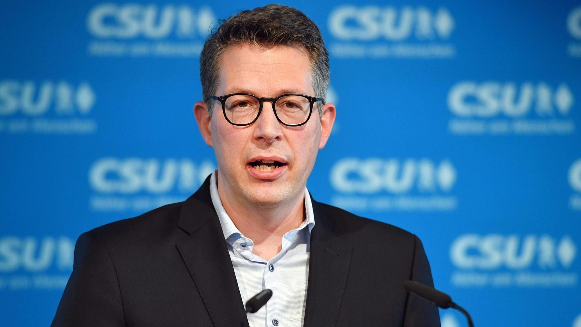 Markus Blume, CSU-Generalsekretär währende einer Pressekonferenz in der CSU-Zentrale in München Markus Blume, CSU-Generalsekretär währende einer Pressekonferenz in der CSU-Zentrale in München