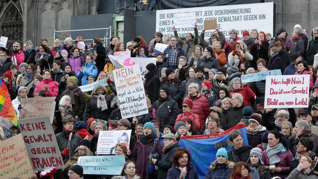 Demonstration gegen Gewalt an Frauen in Köln