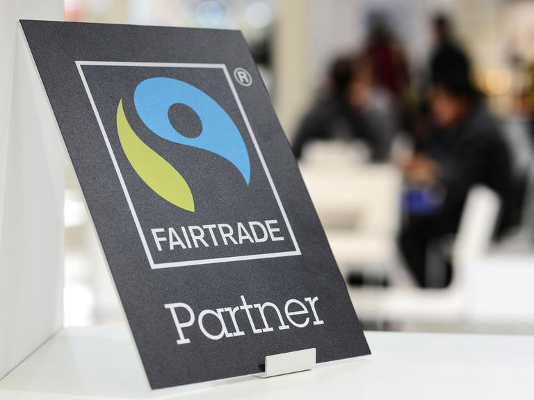 Ein Schild mit der Aufschrift "Fairtrade".