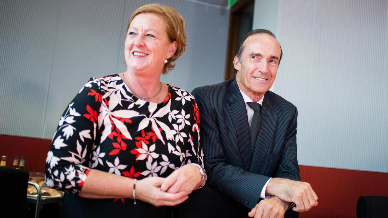 Die Obfrau Michaela Engelmeier (SPD) und der Obmann Eberhard Gienger (CDU), des Sportausschusses des Deutschen Bundestages. Die Obfrau Michaela Engelmeier (SPD) und der Obmann Eberhard Gienger (CDU), des Sportausschusses des Deutschen Bundestages.