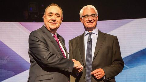 Schottlands Erster Minister Alex Salmond und der frühere britische Finanzminister Alistair Darling diskutierten beim TV-Duell über das Für und Wider einer Unabhängigkeit des Landes.
