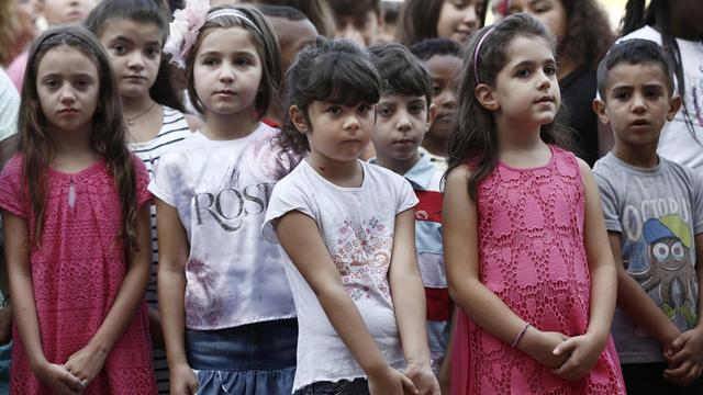 Am ersten Tag des griechischen Schuljahres, am 12. September 2016, nehmen Schüler in Athen an einer Zeremonie teil.