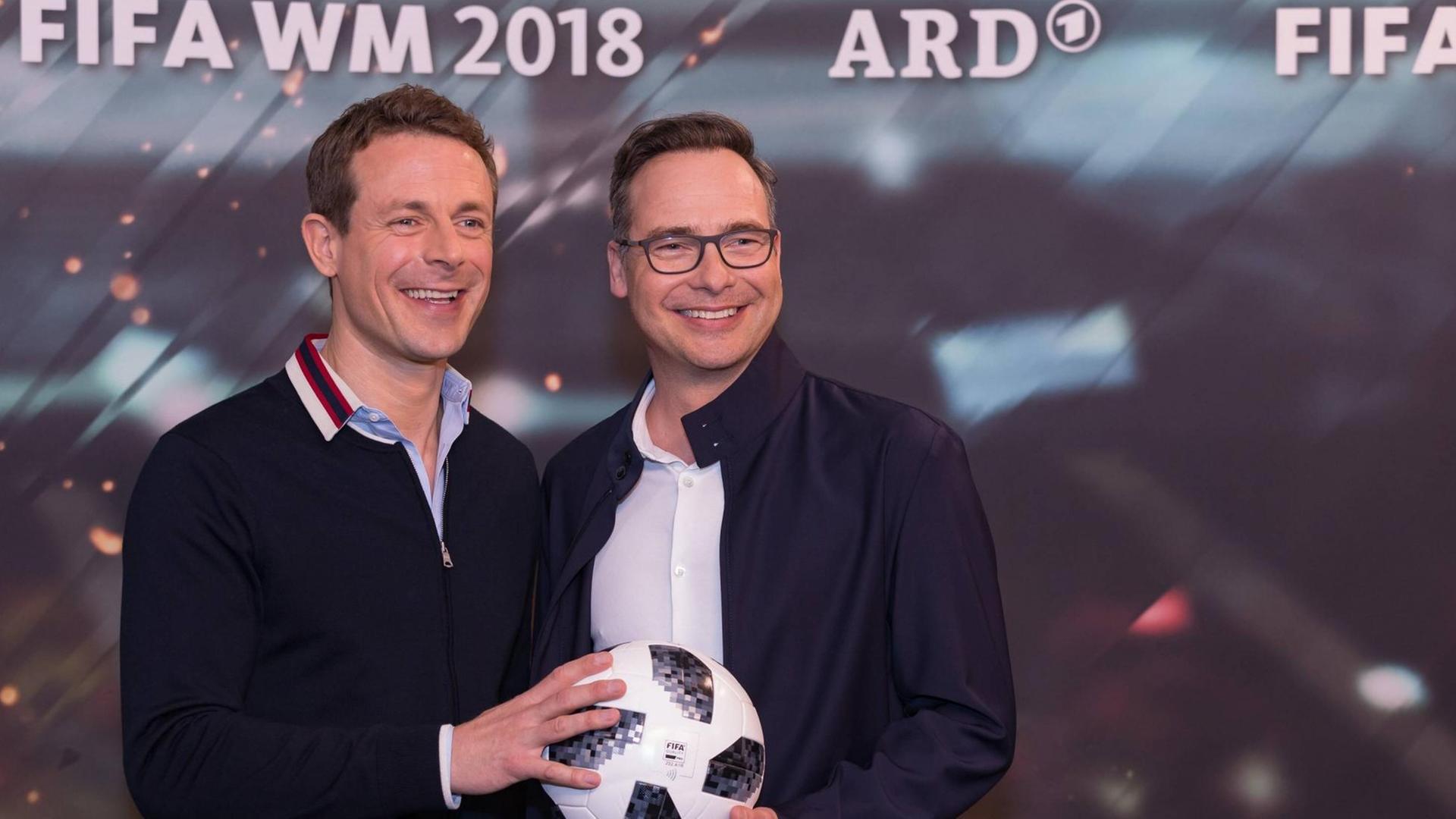 Die Moderatoren Alexander Bommes (l.) und Matthias Opdenhövel Die Moderatoren Alexander Bommes (l.) und Matthias Opdenhövel
