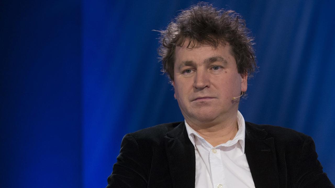 Ilko-Sascha Kowalczuk vor einem blauen Hintergrund auf der Frankfurter Buchmesse 2019 Ilko-Sascha Kowalczuk vor einem blauen Hintergrund auf der Frankfurter Buchmesse 2019