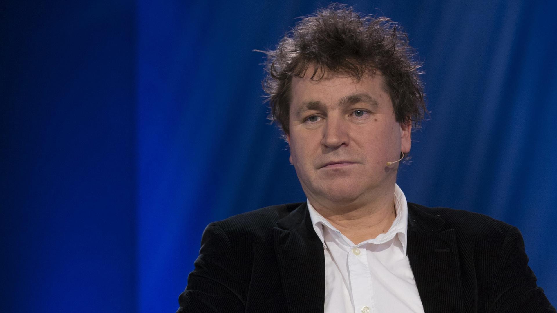 Ilko-Sascha Kowalczuk vor einem blauen Hintergrund auf der Frankfurter Buchmesse 2019 Ilko-Sascha Kowalczuk vor einem blauen Hintergrund auf der Frankfurter Buchmesse 2019
