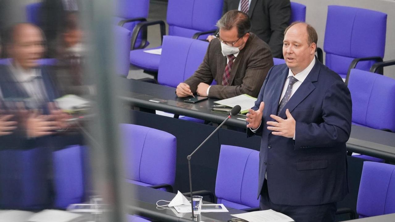 Kanzleramtsminister Helge Braun (CDU) im Deutschen Bundestag Kanzleramtsminister Helge Braun (CDU) im Deutschen Bundestag